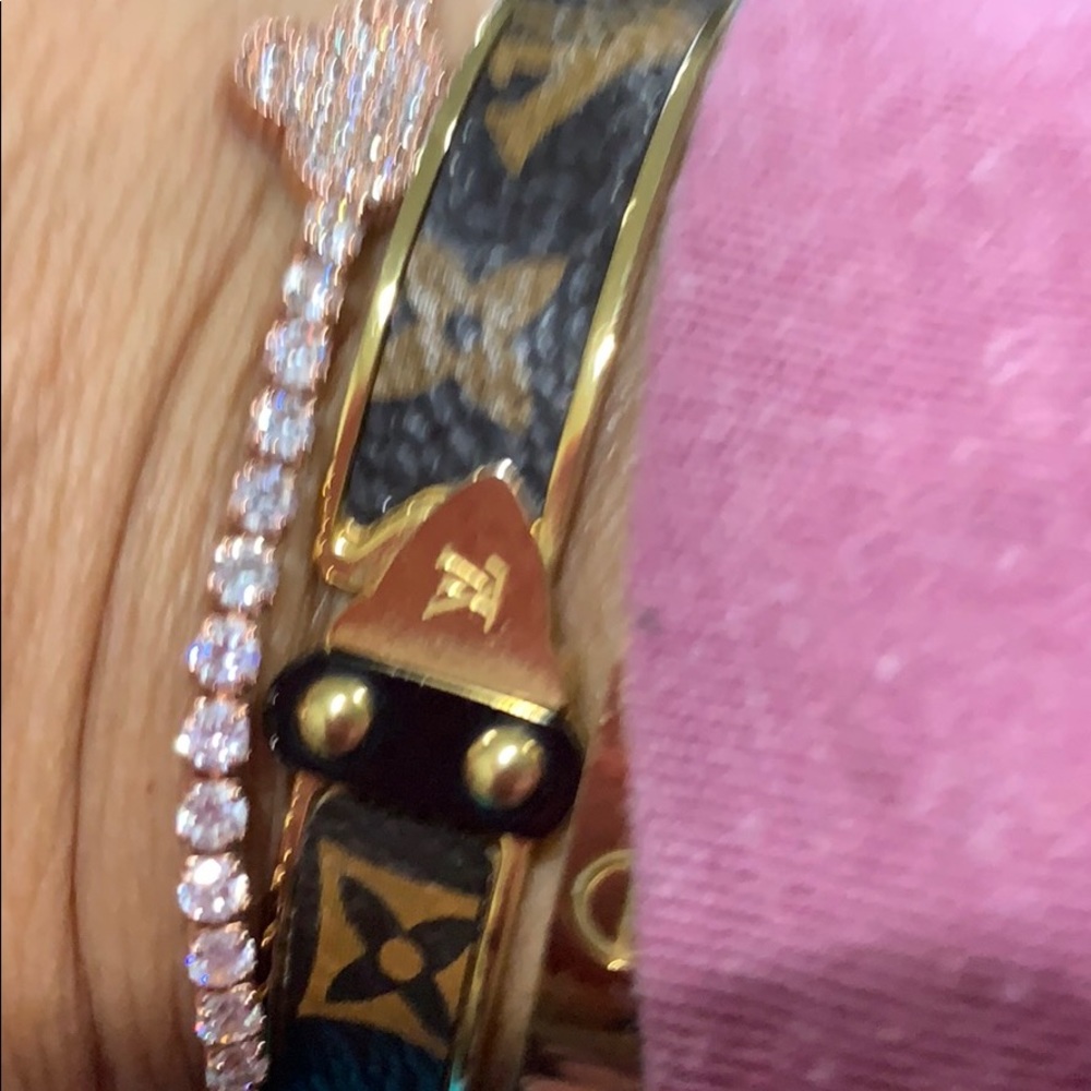 LV bracelet